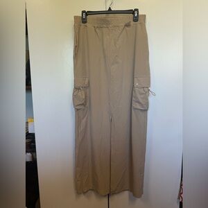 New Laundry Brussels long skirt.  Cargo details. Slit front. Sexy. Lightweight